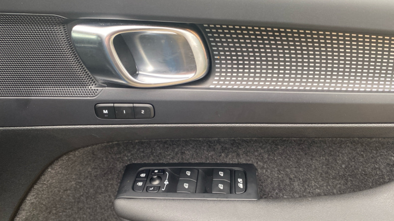 Volvo XC40 2.0 B3P Plus Dark 5dr Auto Petrol Estate